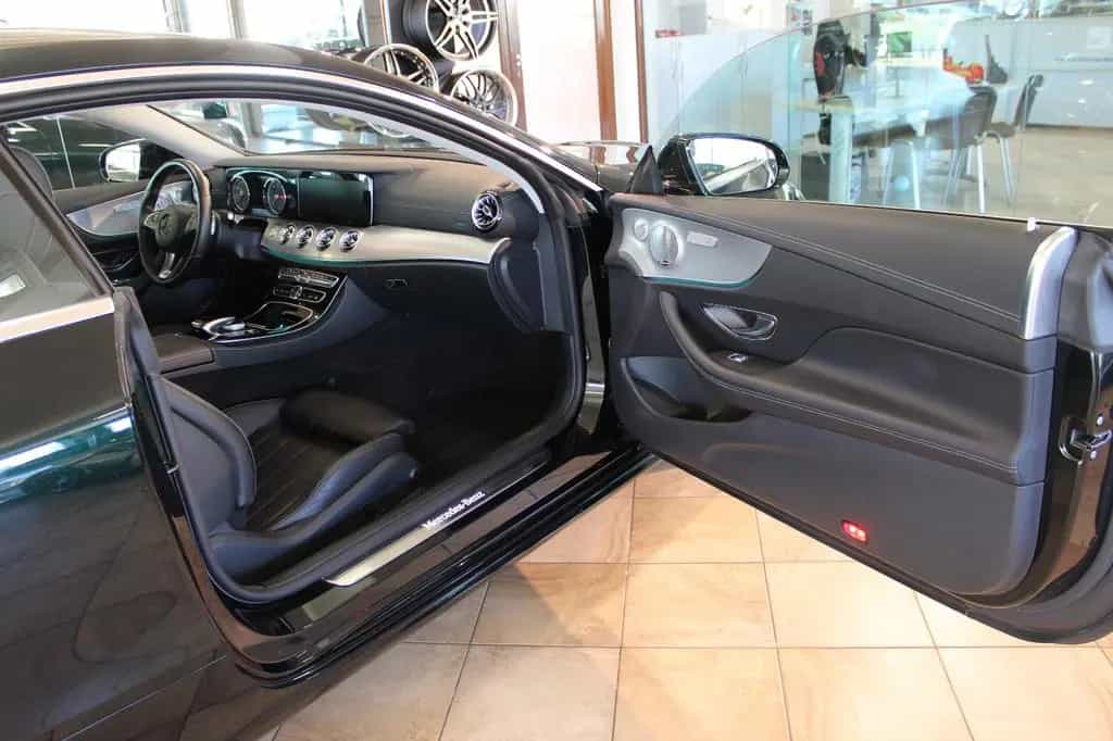 Mercedes-Benz E-Class 200 Coupe *Sonderlack+2. Hand+Top* 09/2017-photo-13