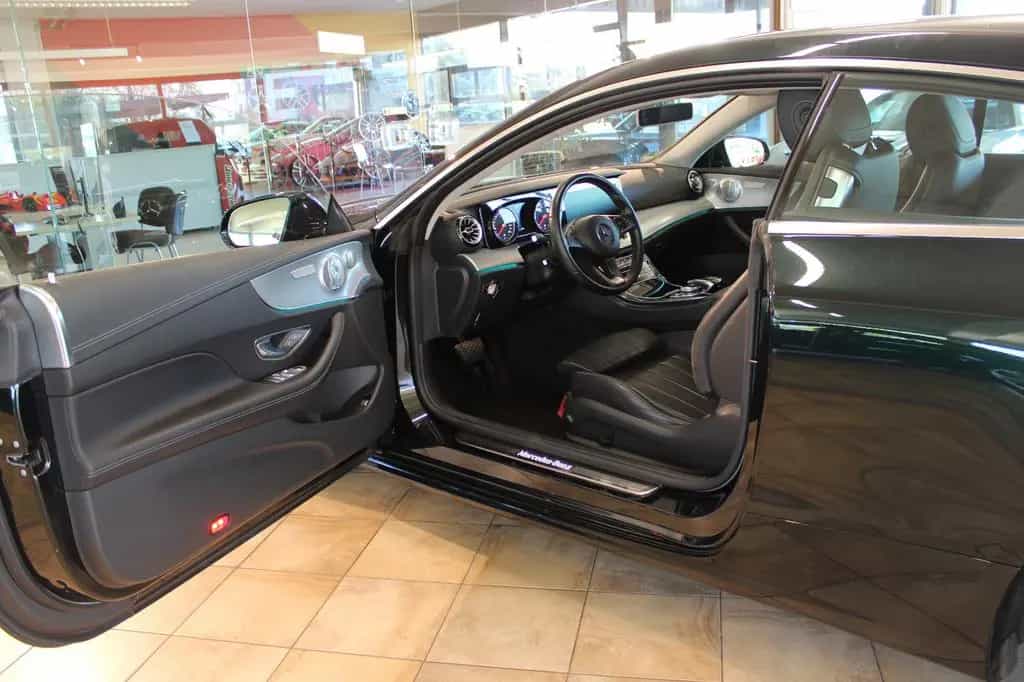 Mercedes-Benz E-Class 200 Coupe *Sonderlack+2. Hand+Top* 09/2017-photo-16