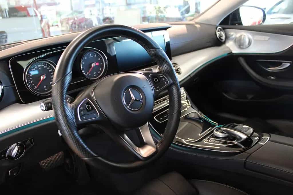 Mercedes-Benz E-Class 200 Coupe *Sonderlack+2. Hand+Top* 09/2017-photo-20
