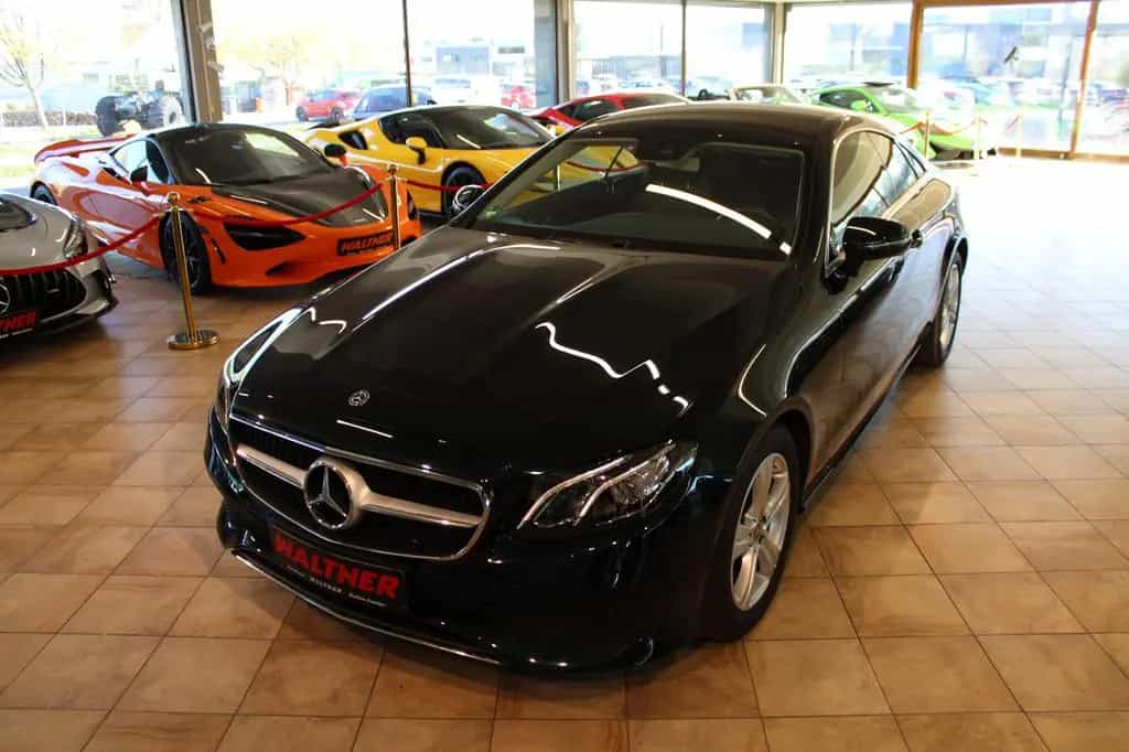 Mercedes-Benz E-Class 200 Coupe *Sonderlack+2. Hand+Top* 09/2017-photo-3