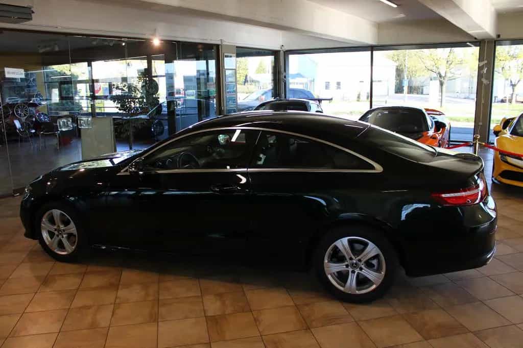 Mercedes-Benz E-Class 200 Coupe *Sonderlack+2. Hand+Top* 09/2017-photo-4