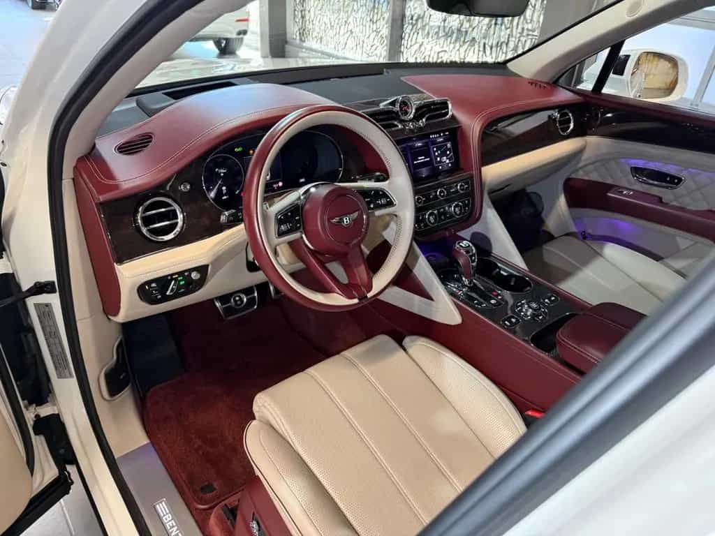 Bentley Bentayga 4.0 V8 Mulliner First Edition DUO-TONE 02/2022-photo-10