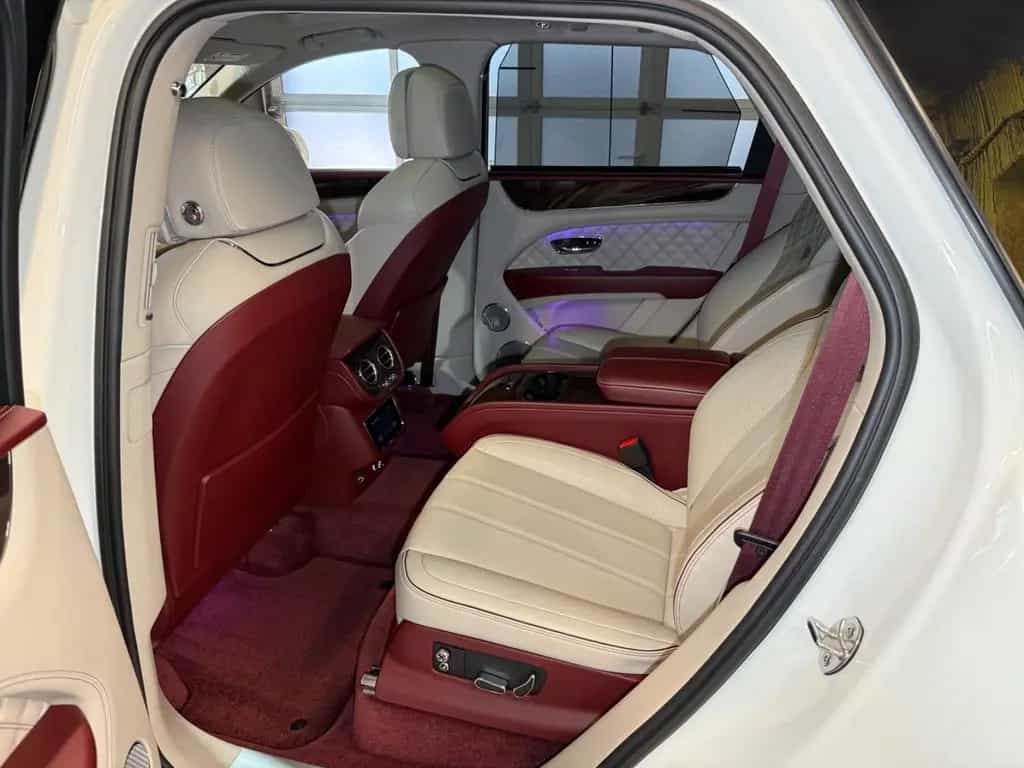 Bentley Bentayga 4.0 V8 Mulliner First Edition DUO-TONE 02/2022-photo-12