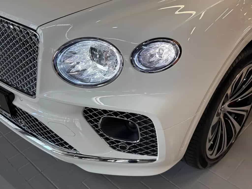 Bentley Bentayga 4.0 V8 Mulliner First Edition DUO-TONE 02/2022-photo-15