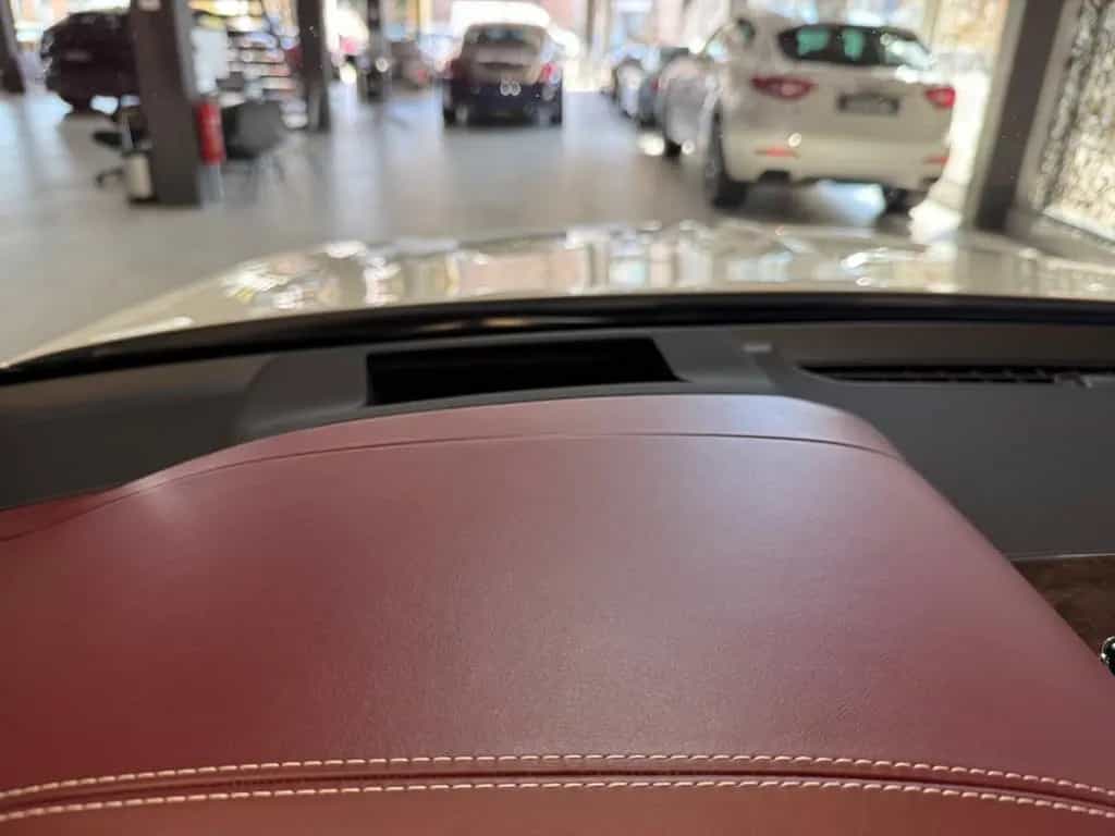 Bentley Bentayga 4.0 V8 Mulliner First Edition DUO-TONE 02/2022-photo-17
