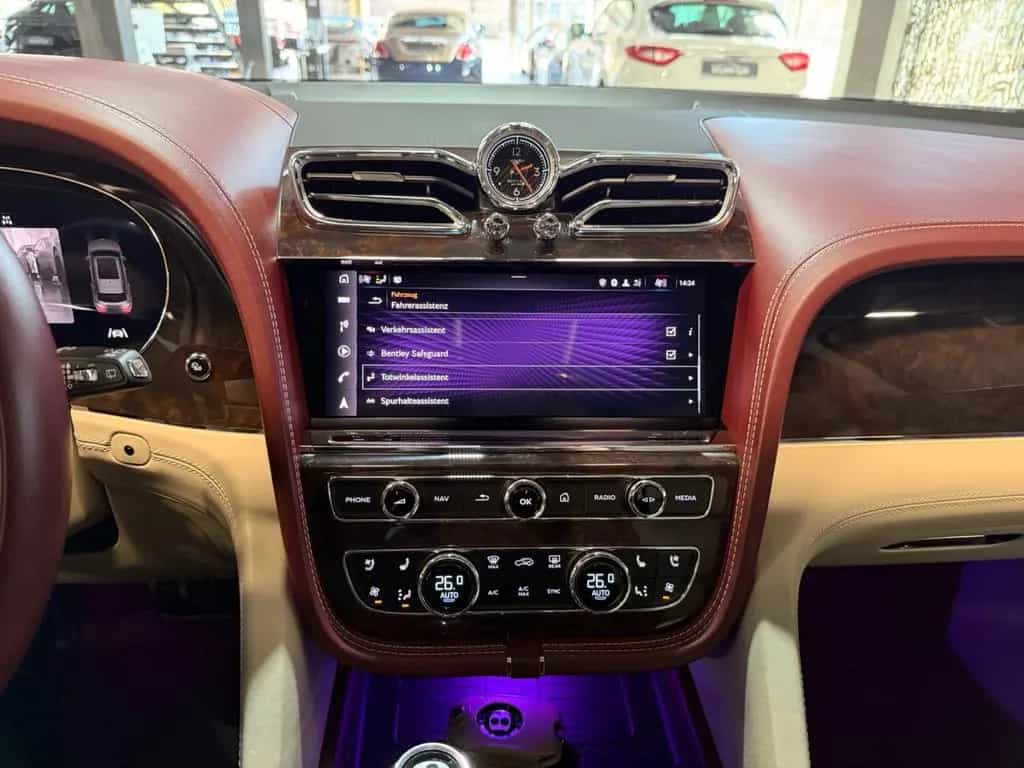 Bentley Bentayga 4.0 V8 Mulliner First Edition DUO-TONE 02/2022-photo-21