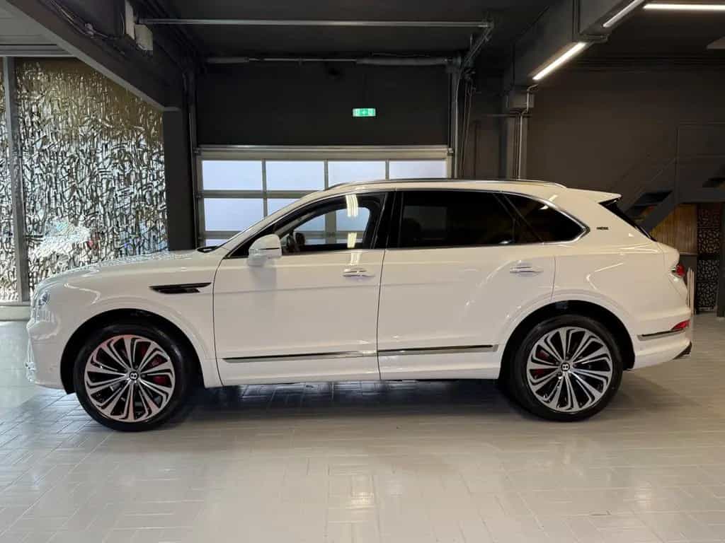 Bentley Bentayga 4.0 V8 Mulliner First Edition DUO-TONE 02/2022-photo-2