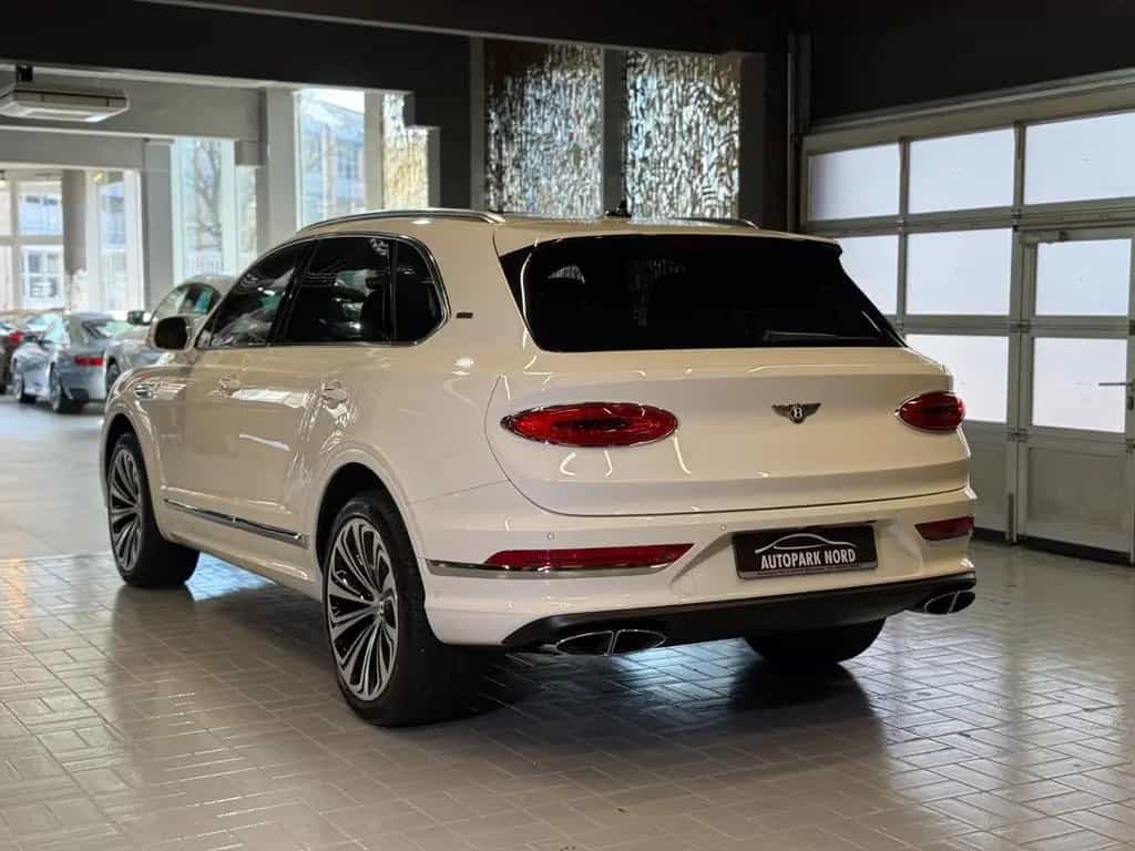 Bentley Bentayga 4.0 V8 Mulliner First Edition DUO-TONE 02/2022-photo-3