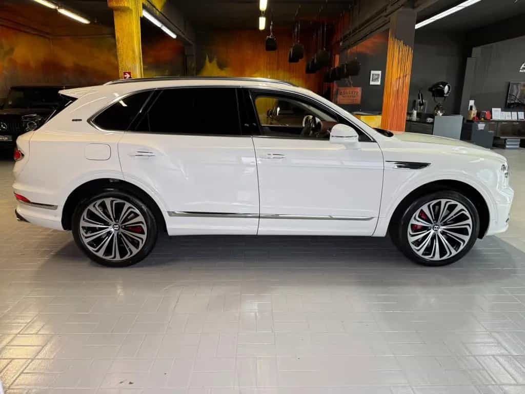 Bentley Bentayga 4.0 V8 Mulliner First Edition DUO-TONE 02/2022-photo-6