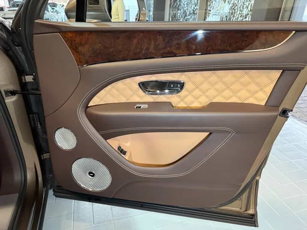Bentley Bentayga 4.0 V8 4WD Aut.~NAIM~PANO~AKRAPOVIC~ 09/2020-photo-25