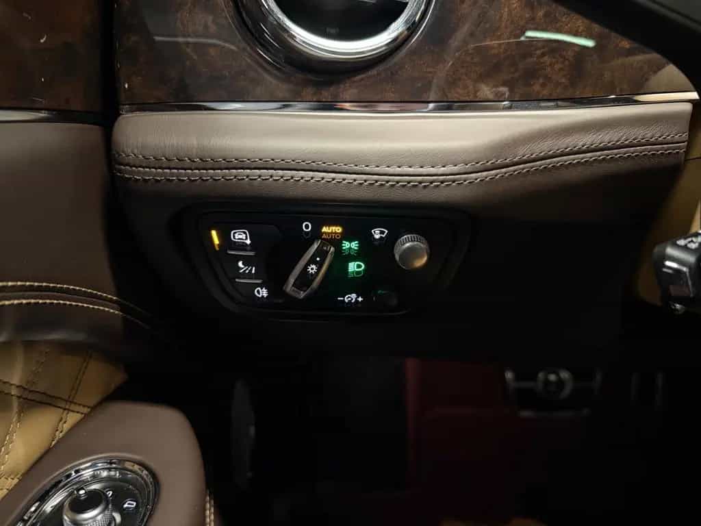 Bentley Bentayga 4.0 V8 4WD Aut.~NAIM~PANO~AKRAPOVIC~ 09/2020-photo-27