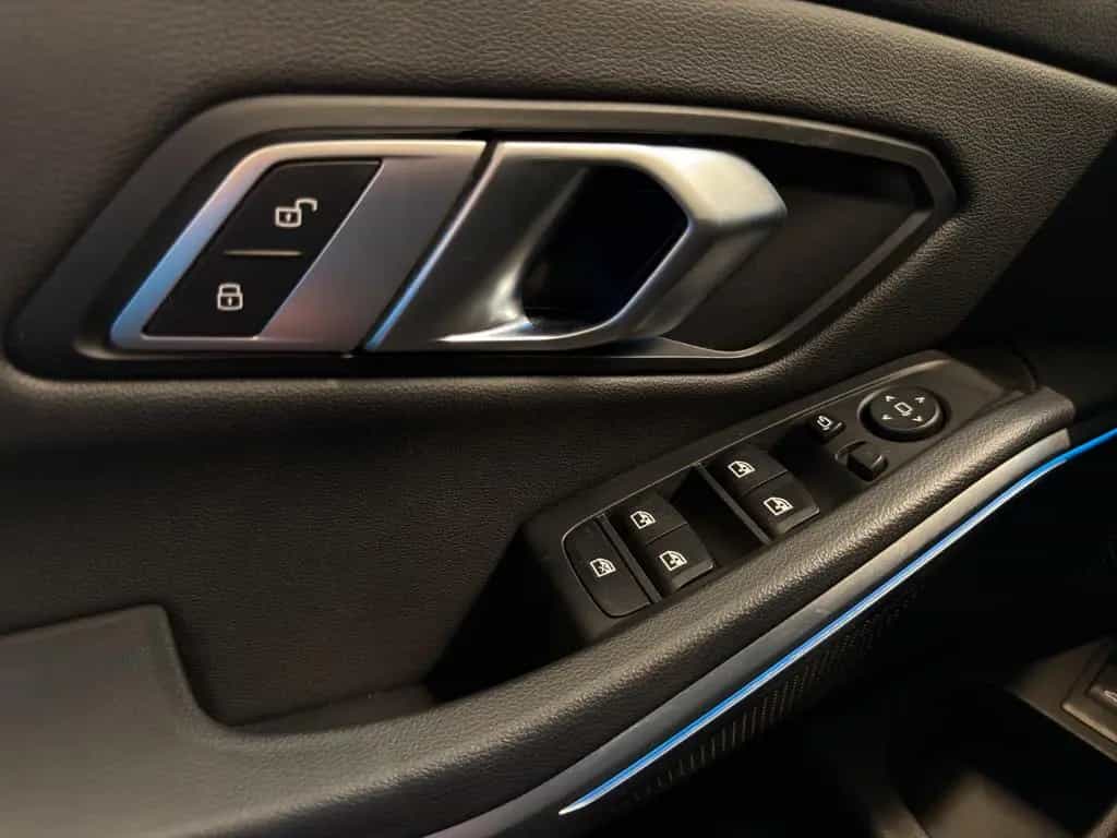 BMW 320 d Touring xDrive ACC AHK HiFi LRHZ STHZ PANO 11/2023-photo-24
