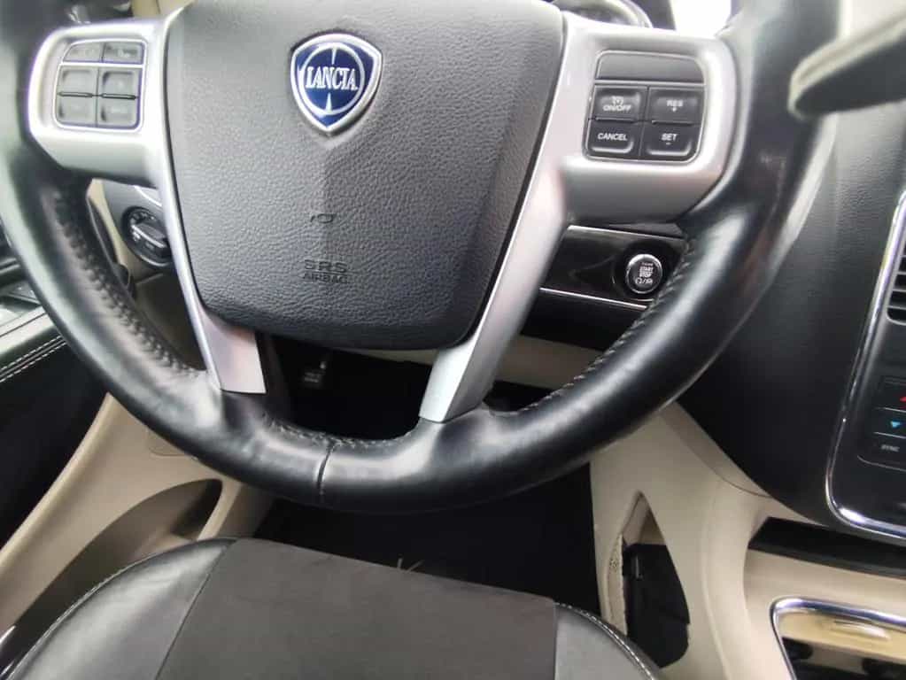 Lancia Voyager 2,8 CRDI Platinum Automatik 7 Sitzer 06/2013-photo-22