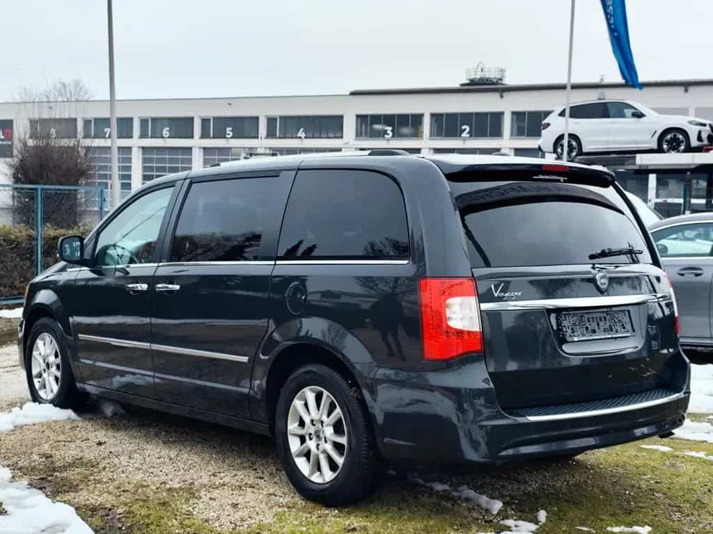 Lancia Voyager 2,8 CRDI Platinum Automatik 7 Sitzer 06/2013-photo-3