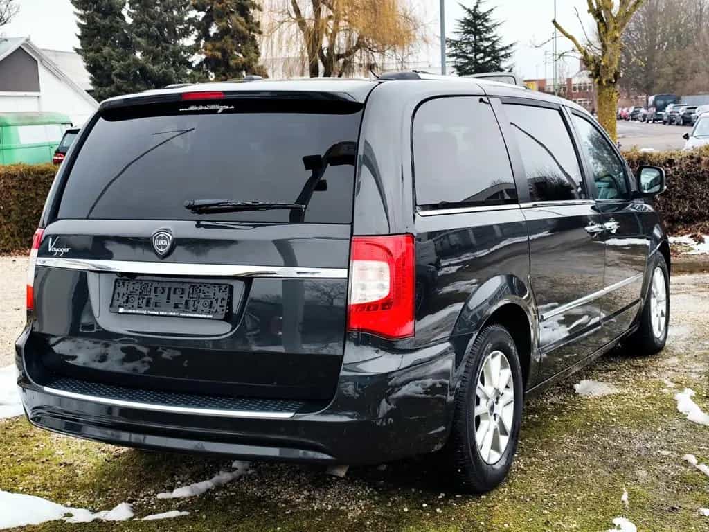 Lancia Voyager 2,8 CRDI Platinum Automatik 7 Sitzer 06/2013-photo-5