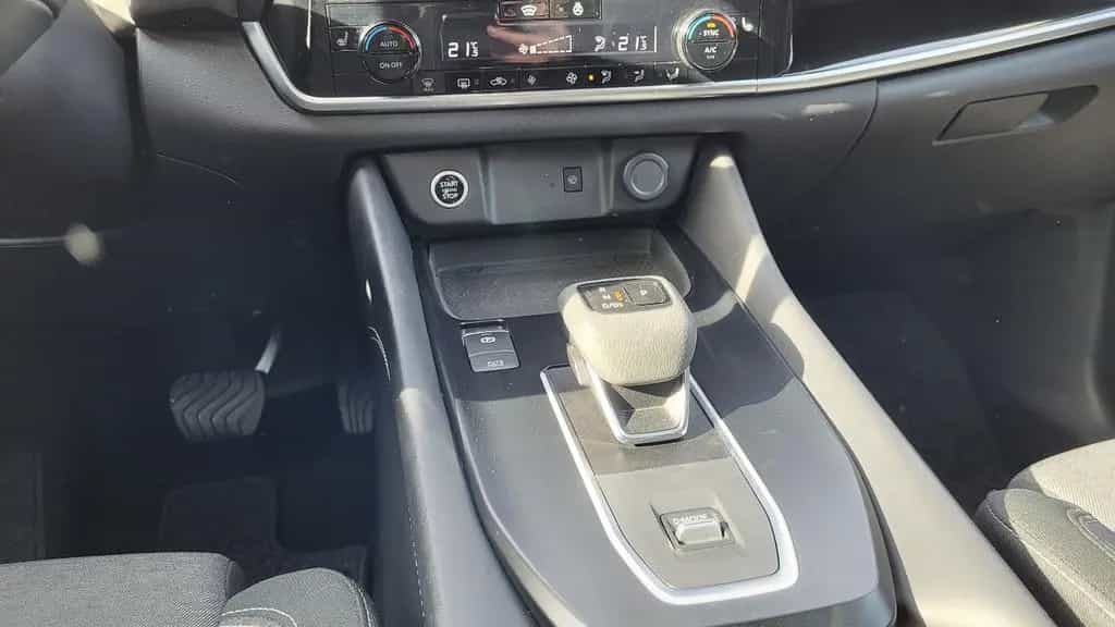Nissan Qashqai 1.3 N-Connecta Automatik 03/2023-photo-9