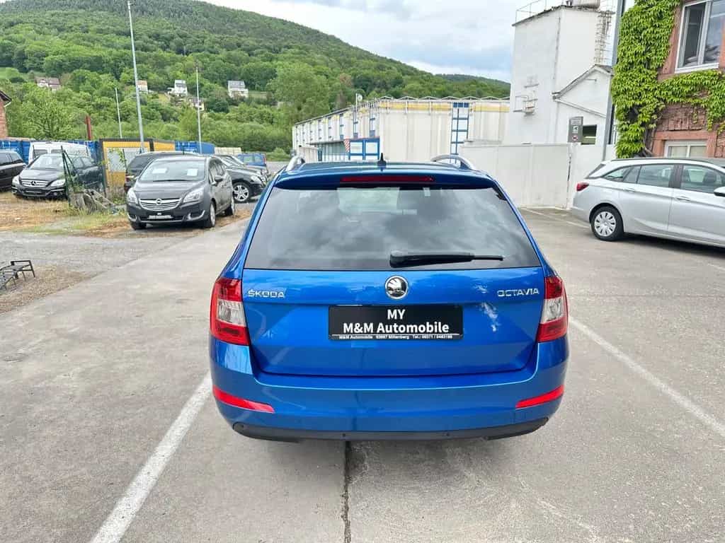 Skoda Octavia Combi Joy/Automatik/AHK/Navi/Sitzheiz 08/2017-photo-3