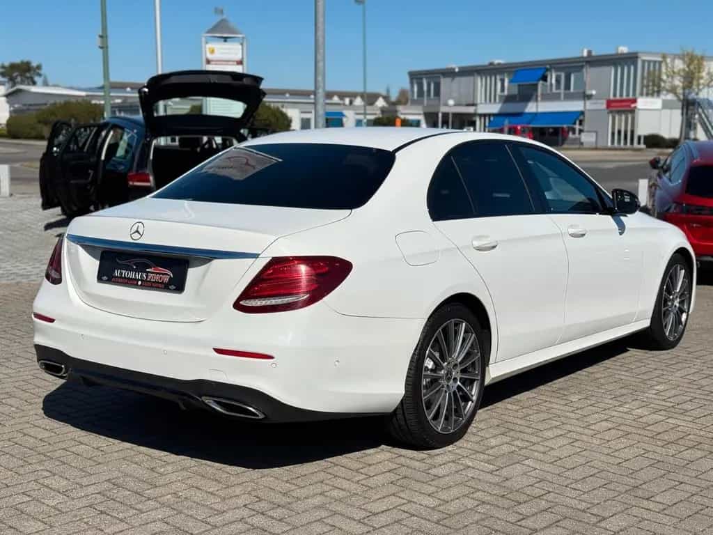 Mercedes-Benz E-Class Lim. 9G-TRONIC"AMG-Line"AHK*AMBIENTE*KAMERA 07/2016-photo-4