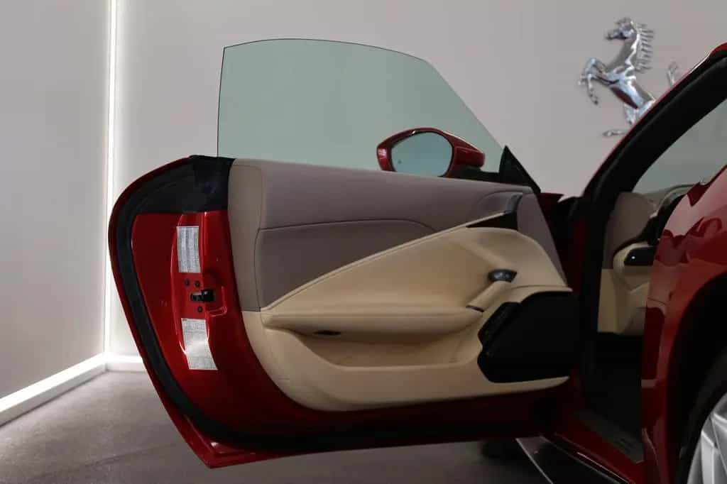 Ferrari Roma Spider / Rosso Magma / Ferrari Approved 07/2024-photo-15