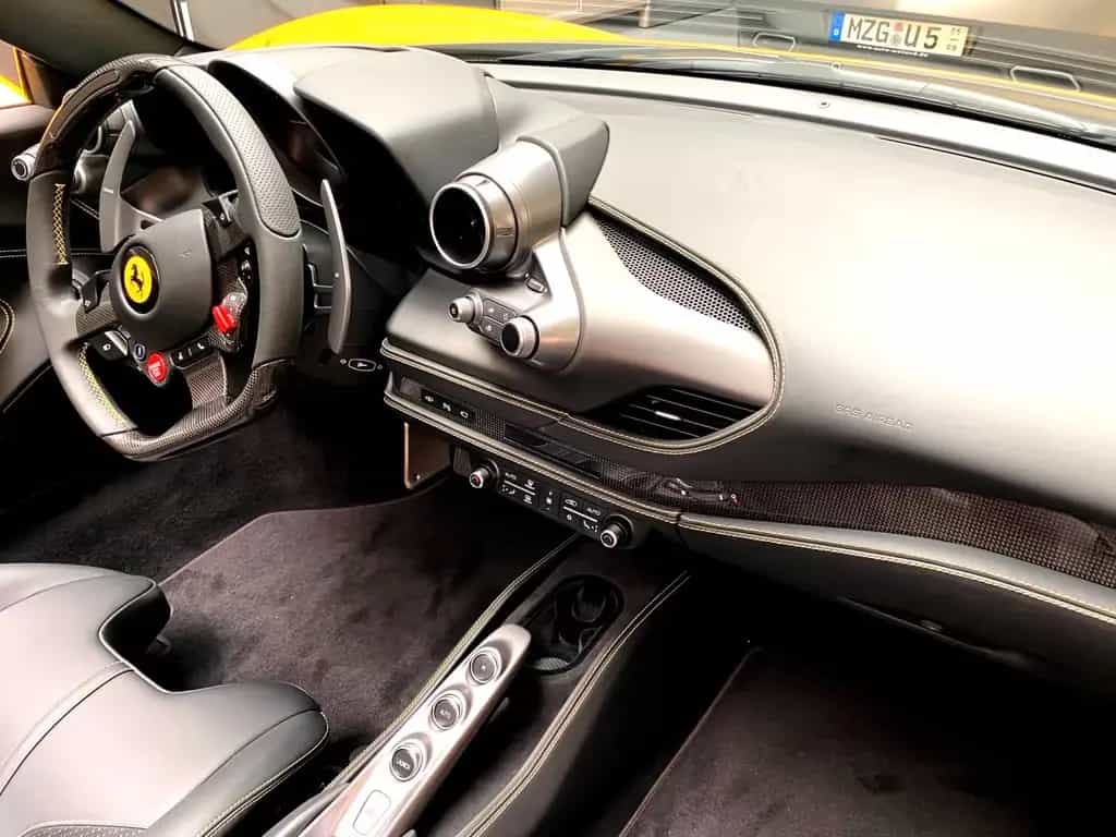 Ferrari F8 Spider Karbon Sitze R Kam Karbon LED Lenkrad 07/2022-photo-4