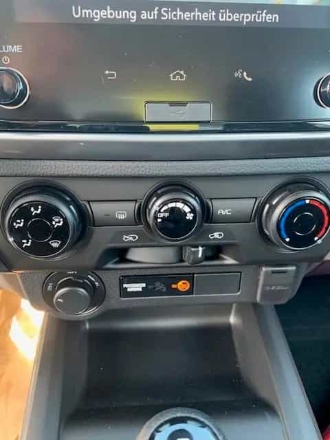 Isuzu D-Max Space Cab 4WD LS Autom. AHK Allwetterreife null-photo-10
