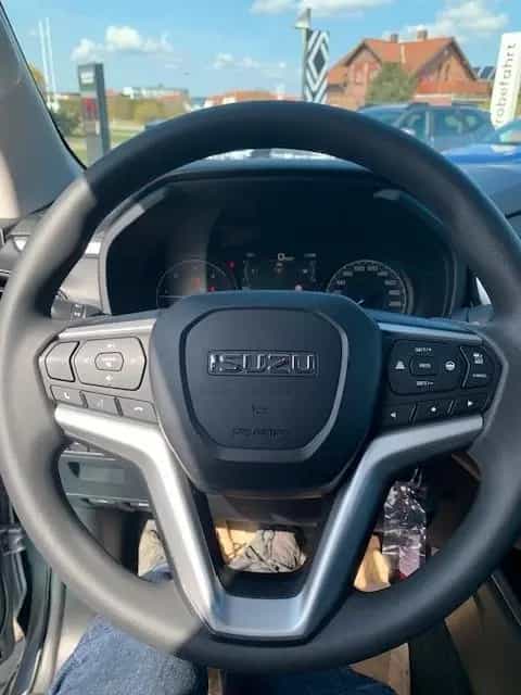 Isuzu D-Max Space Cab 4WD LS Autom. AHK Allwetterreife null-photo-11