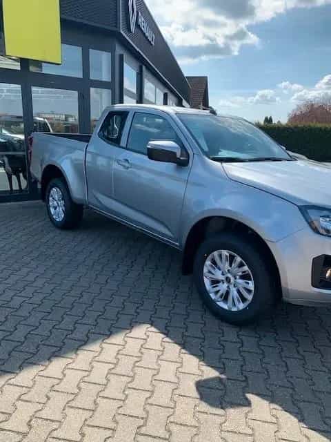 Isuzu D-Max Space Cab 4WD LS Autom. AHK Allwetterreife null-photo-2