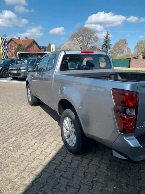 Isuzu D-Max Space Cab 4WD LS Autom. AHK Allwetterreife null-photo-3