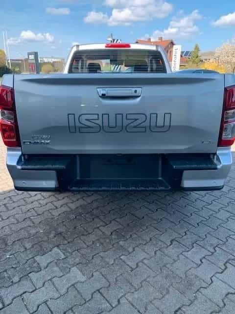 Isuzu D-Max Space Cab 4WD LS Autom. AHK Allwetterreife null-photo-4
