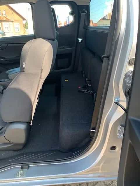 Isuzu D-Max Space Cab 4WD LS Autom. AHK Allwetterreife null-photo-6