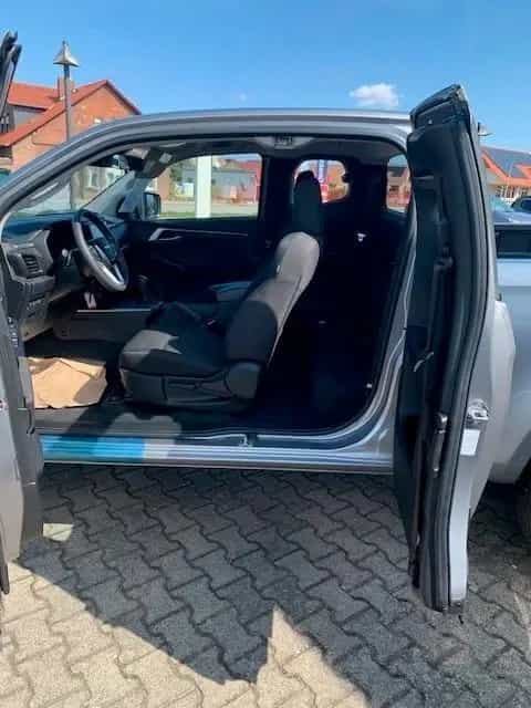 Isuzu D-Max Space Cab 4WD LS Autom. AHK Allwetterreife null-photo-7