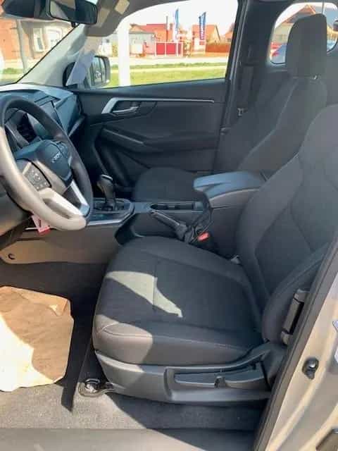 Isuzu D-Max Space Cab 4WD LS Autom. AHK Allwetterreife null-photo-8