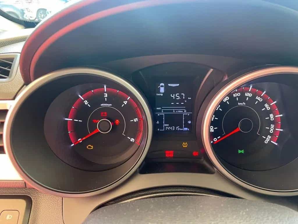 Ssangyong Tivoli 1.6d 2WD Go 12/2015-photo-8