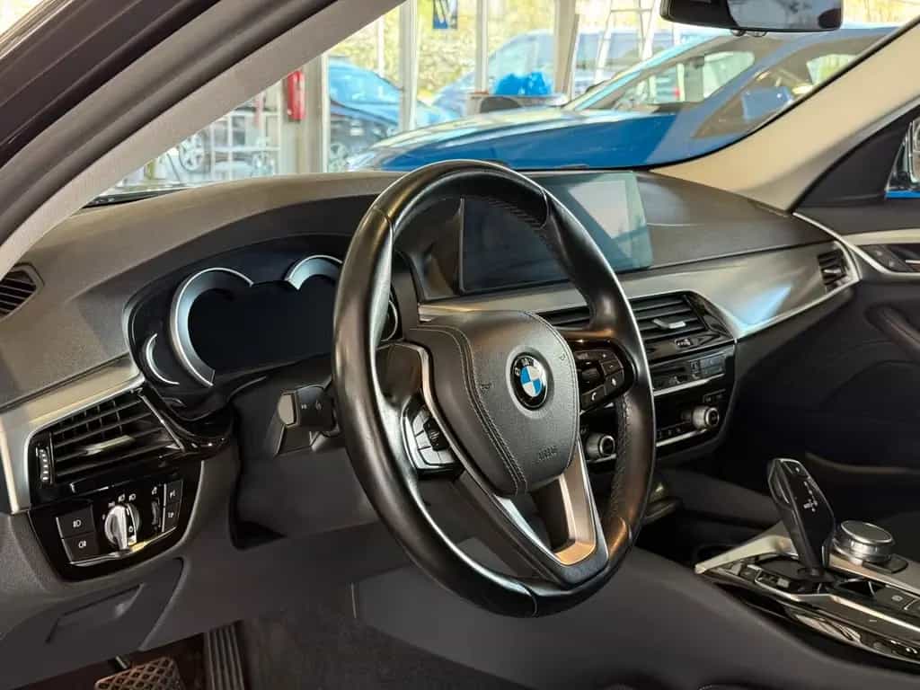 BMW 520 i Sport Line Touring Aut. LED NAVI LEDER 01/2018-photo-7