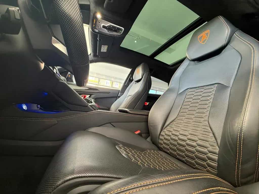 Lamborghini Urus 08/2021-photo-11