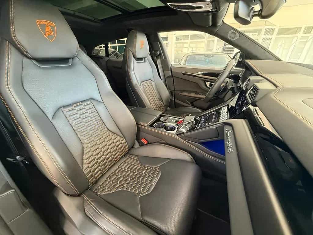 Lamborghini Urus 08/2021-photo-17