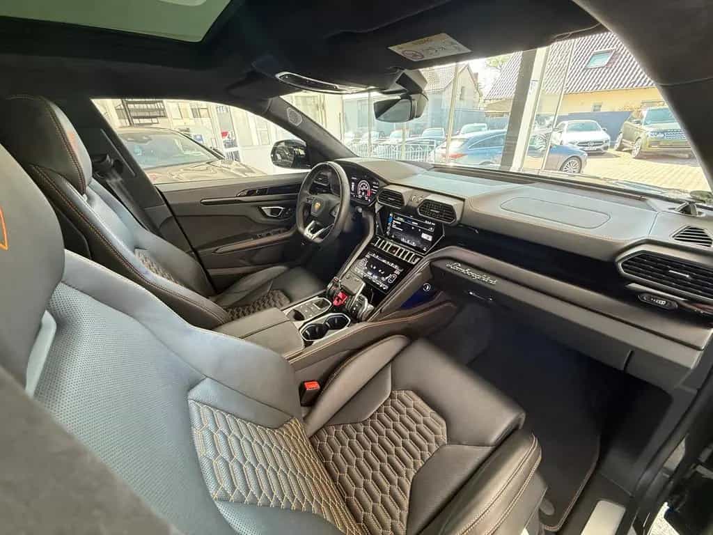 Lamborghini Urus 08/2021-photo-18