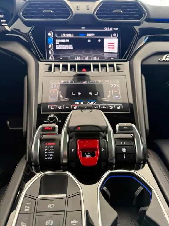 Lamborghini Urus 08/2021-photo-22