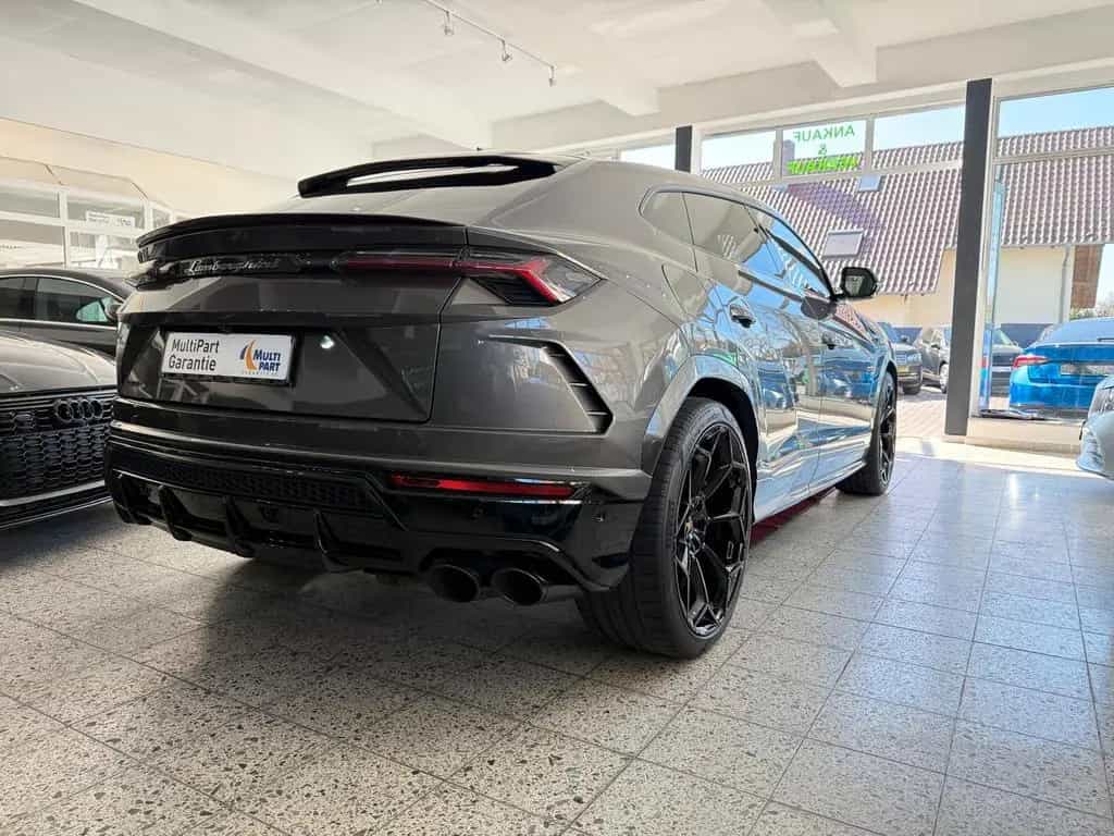 Lamborghini Urus 08/2021-photo-9