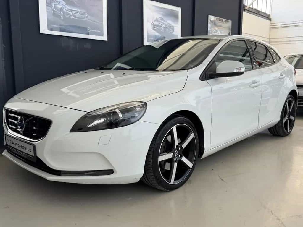 Volvo V40 T2 1.6 Bi-Xenon Navi Keyless Tempomat SHZ 03/2014-photo-1