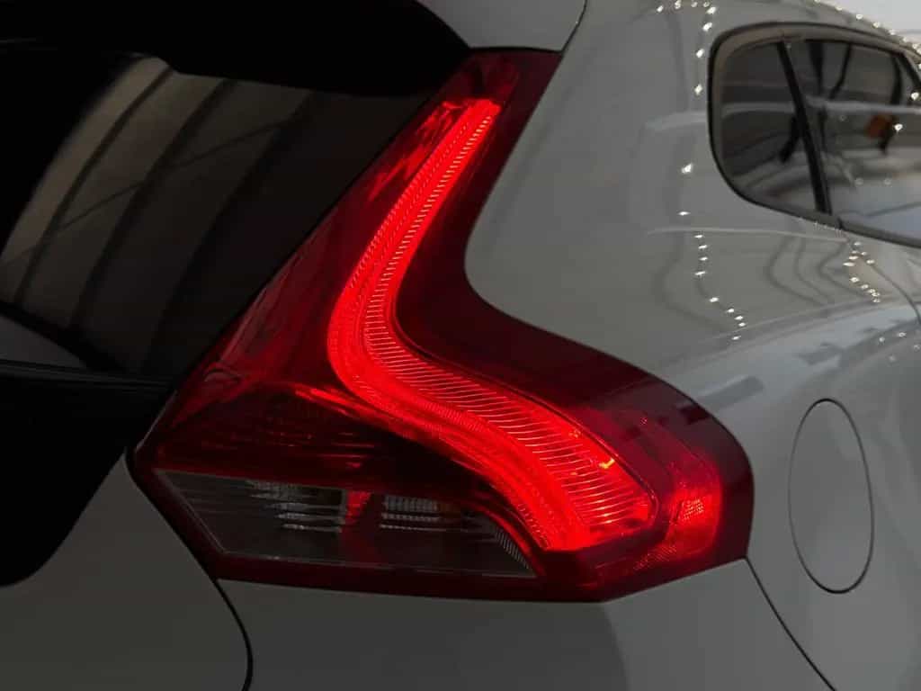 Volvo V40 T2 1.6 Bi-Xenon Navi Keyless Tempomat SHZ 03/2014-photo-10