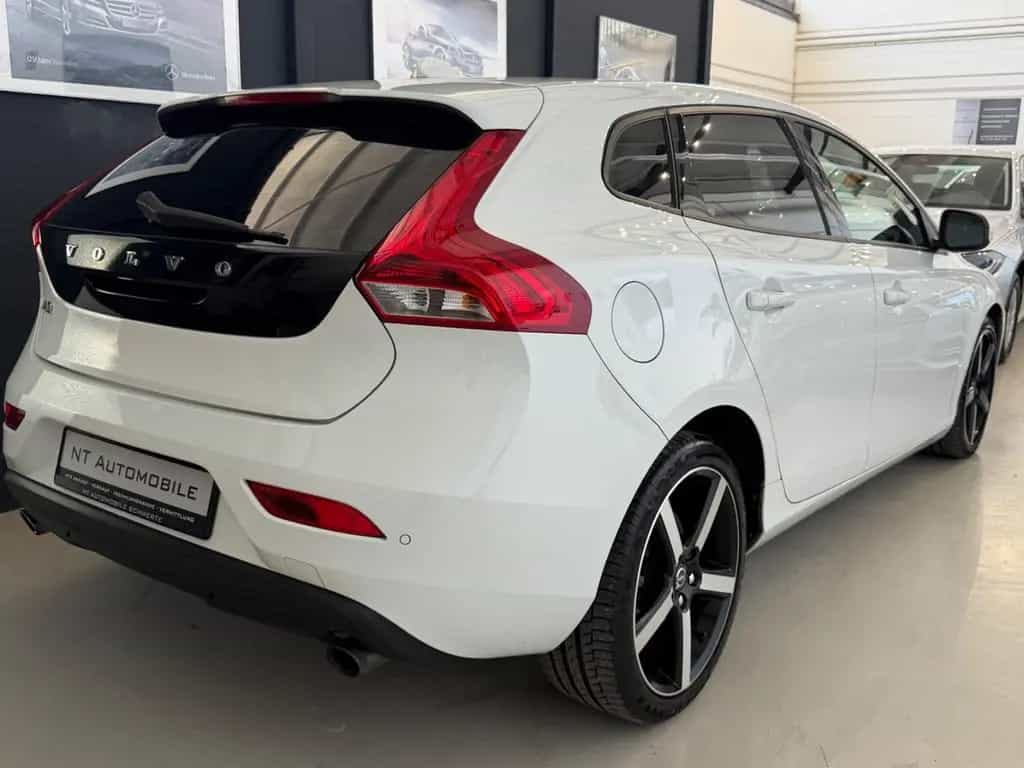 Volvo V40 T2 1.6 Bi-Xenon Navi Keyless Tempomat SHZ 03/2014-photo-12