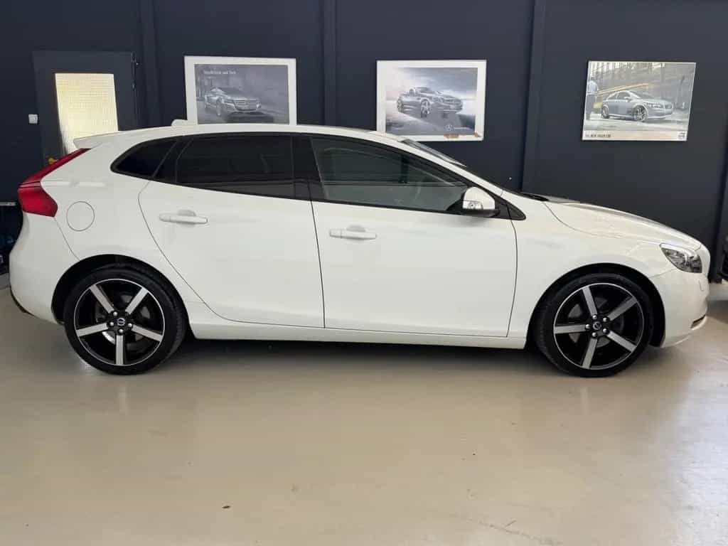 Volvo V40 T2 1.6 Bi-Xenon Navi Keyless Tempomat SHZ 03/2014-photo-14