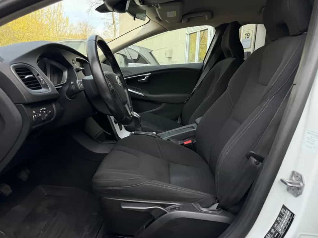 Volvo V40 T2 1.6 Bi-Xenon Navi Keyless Tempomat SHZ 03/2014-photo-16