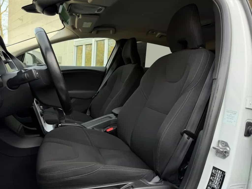 Volvo V40 T2 1.6 Bi-Xenon Navi Keyless Tempomat SHZ 03/2014-photo-17