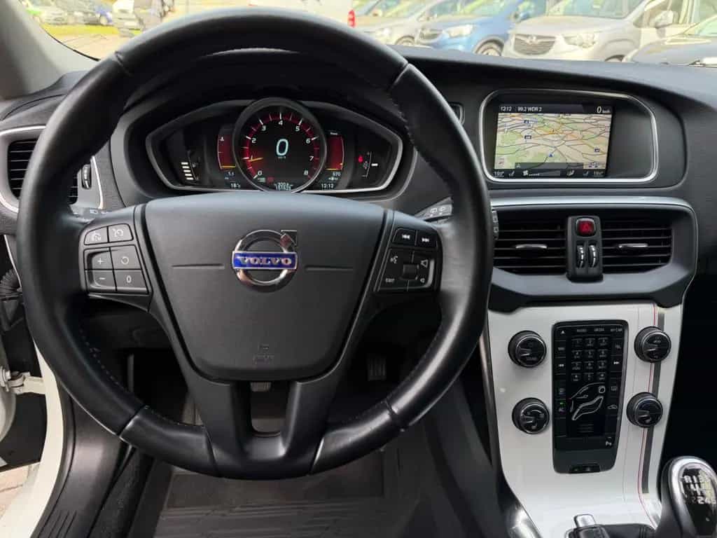 Volvo V40 T2 1.6 Bi-Xenon Navi Keyless Tempomat SHZ 03/2014-photo-18