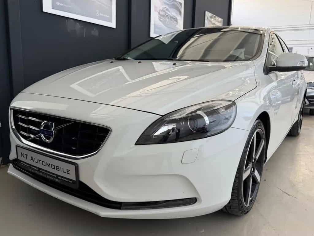 Volvo V40 T2 1.6 Bi-Xenon Navi Keyless Tempomat SHZ 03/2014-photo-2