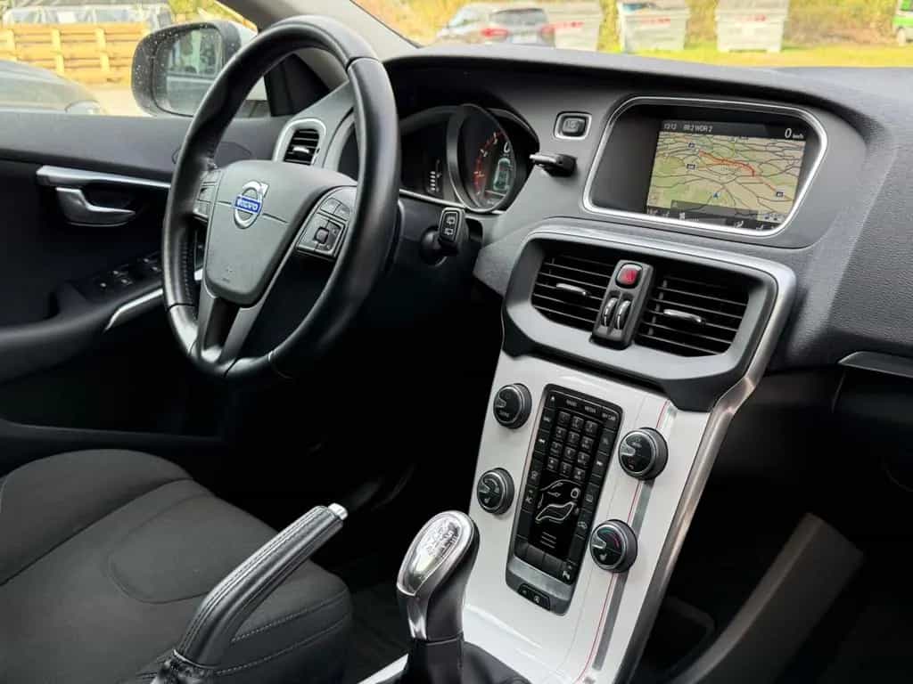 Volvo V40 T2 1.6 Bi-Xenon Navi Keyless Tempomat SHZ 03/2014-photo-21