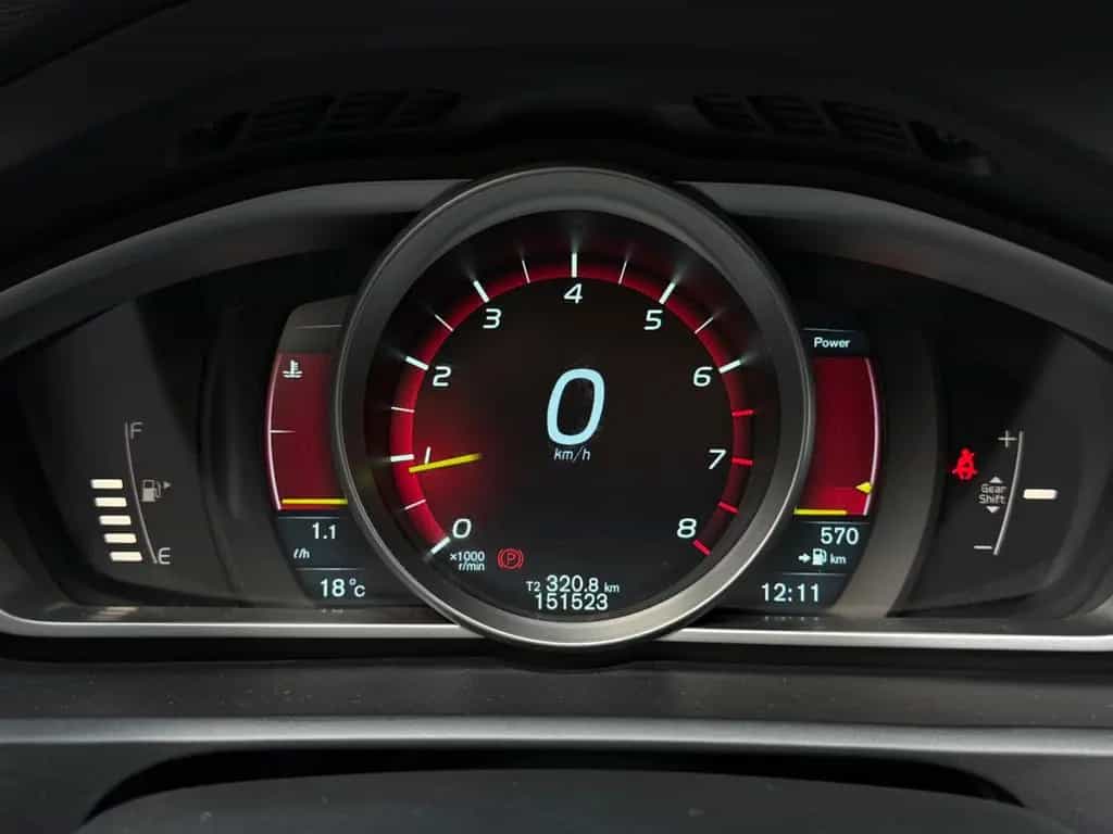 Volvo V40 T2 1.6 Bi-Xenon Navi Keyless Tempomat SHZ 03/2014-photo-23