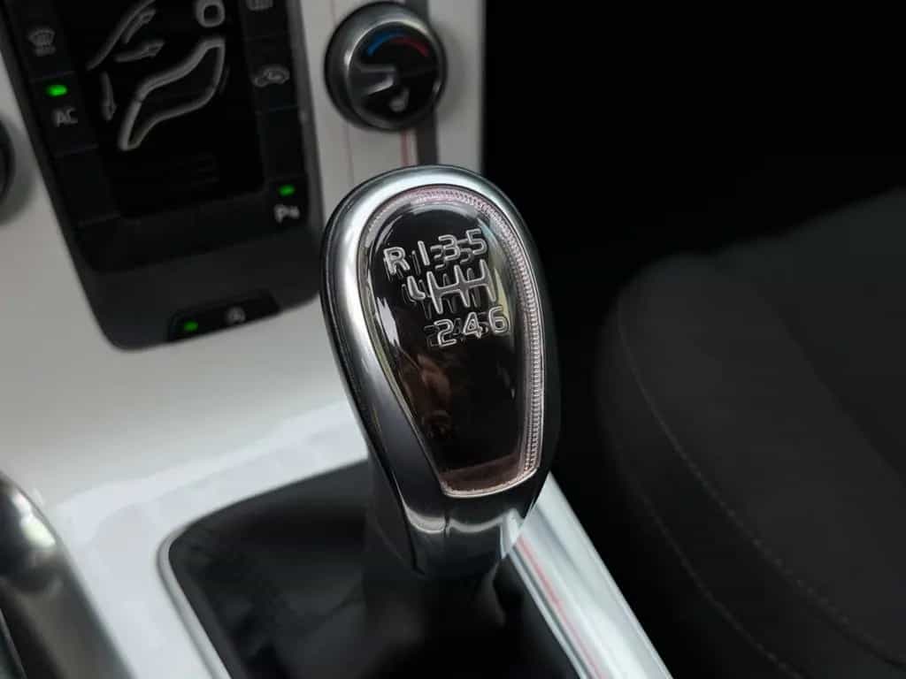 Volvo V40 T2 1.6 Bi-Xenon Navi Keyless Tempomat SHZ 03/2014-photo-24